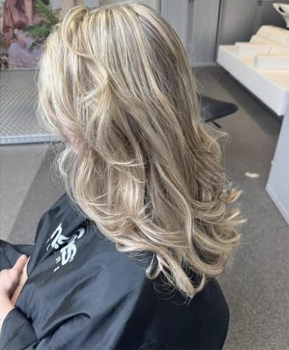 Ash blond met layers